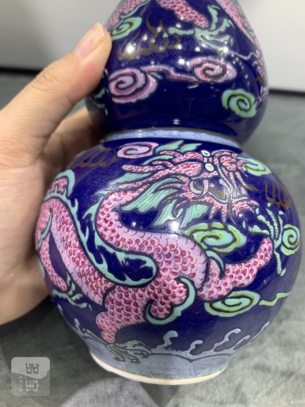 清晚期霁蓝釉粉彩龙纹葫芦瓶 - 图11